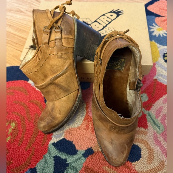 Freebird Sandi Ankle Boots - Picture 2 of 9